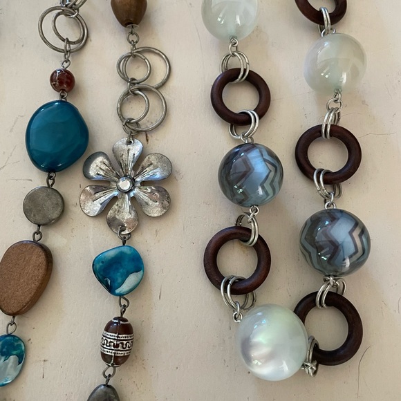 3 Color-Coordinated Necklaces - Picture 4 of 7